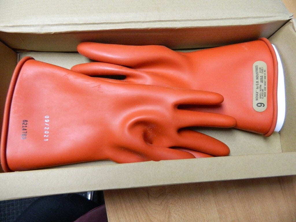 NOVAX Class 00, Size L (9), 11" Long, Rubber Lineman's Glove