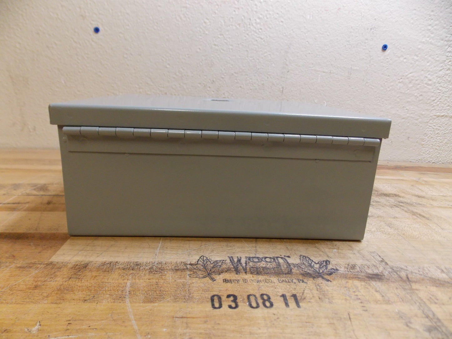 Cooper B-Line Hinge Flat Cover Enclosure 8" x 4" x 10" 16 Gauge Steel 1084-1