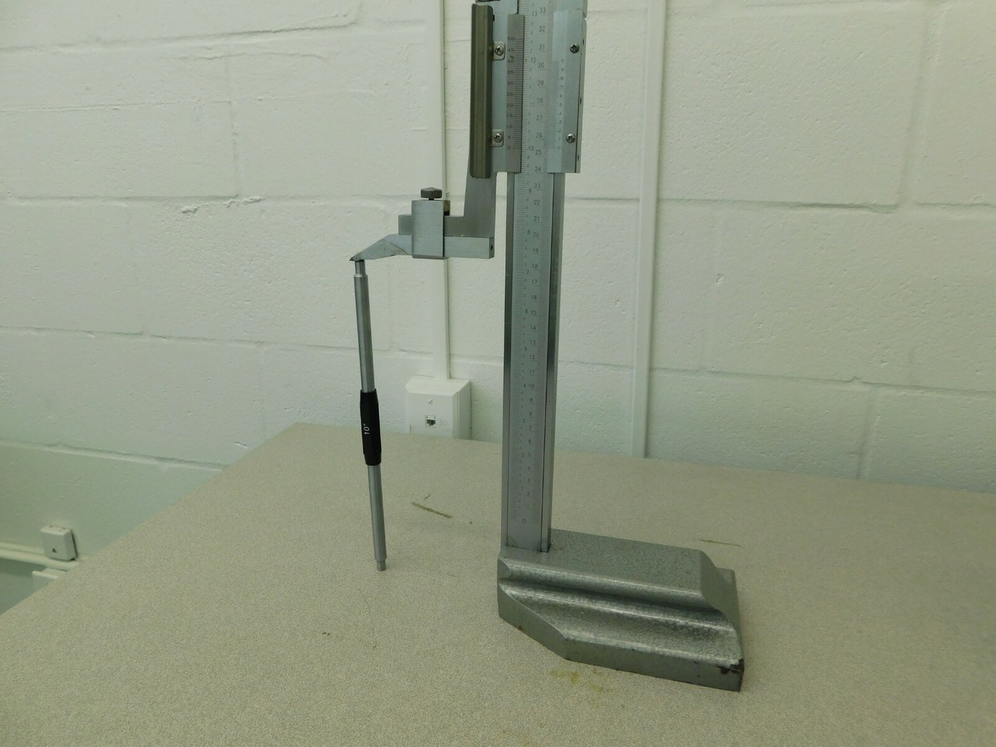 Pro-Grade Vernier Height Gage 0 to 24" Measurement 0.001" Graduation 0