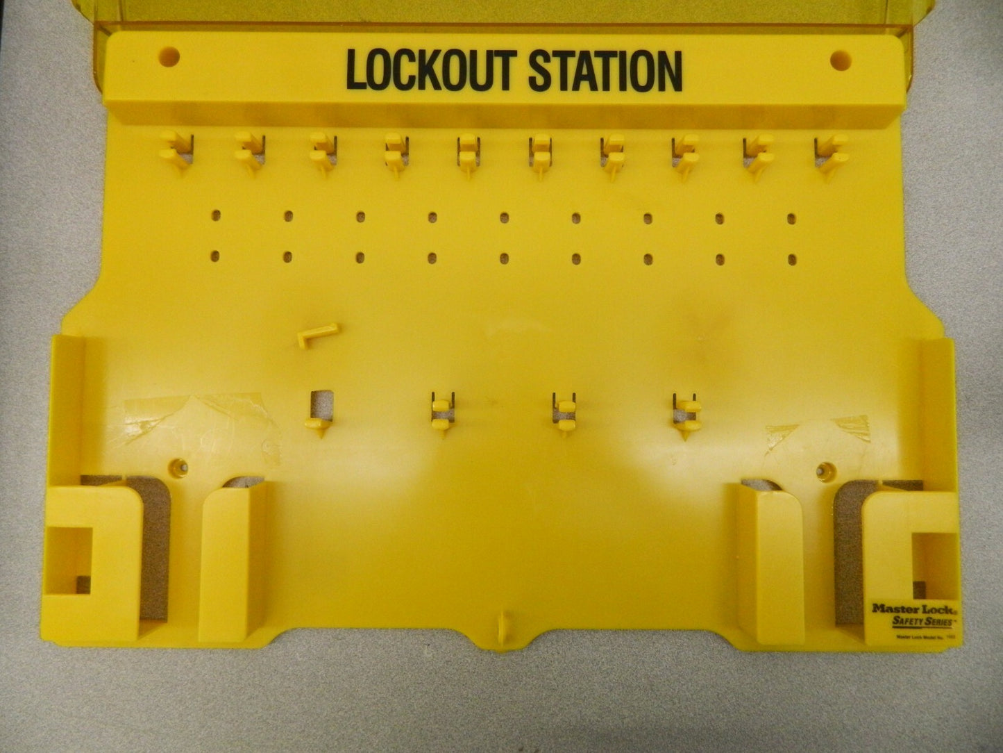 Master Lock Polycarbonate Padlock Station 14 Piece Equipped 1483BP410