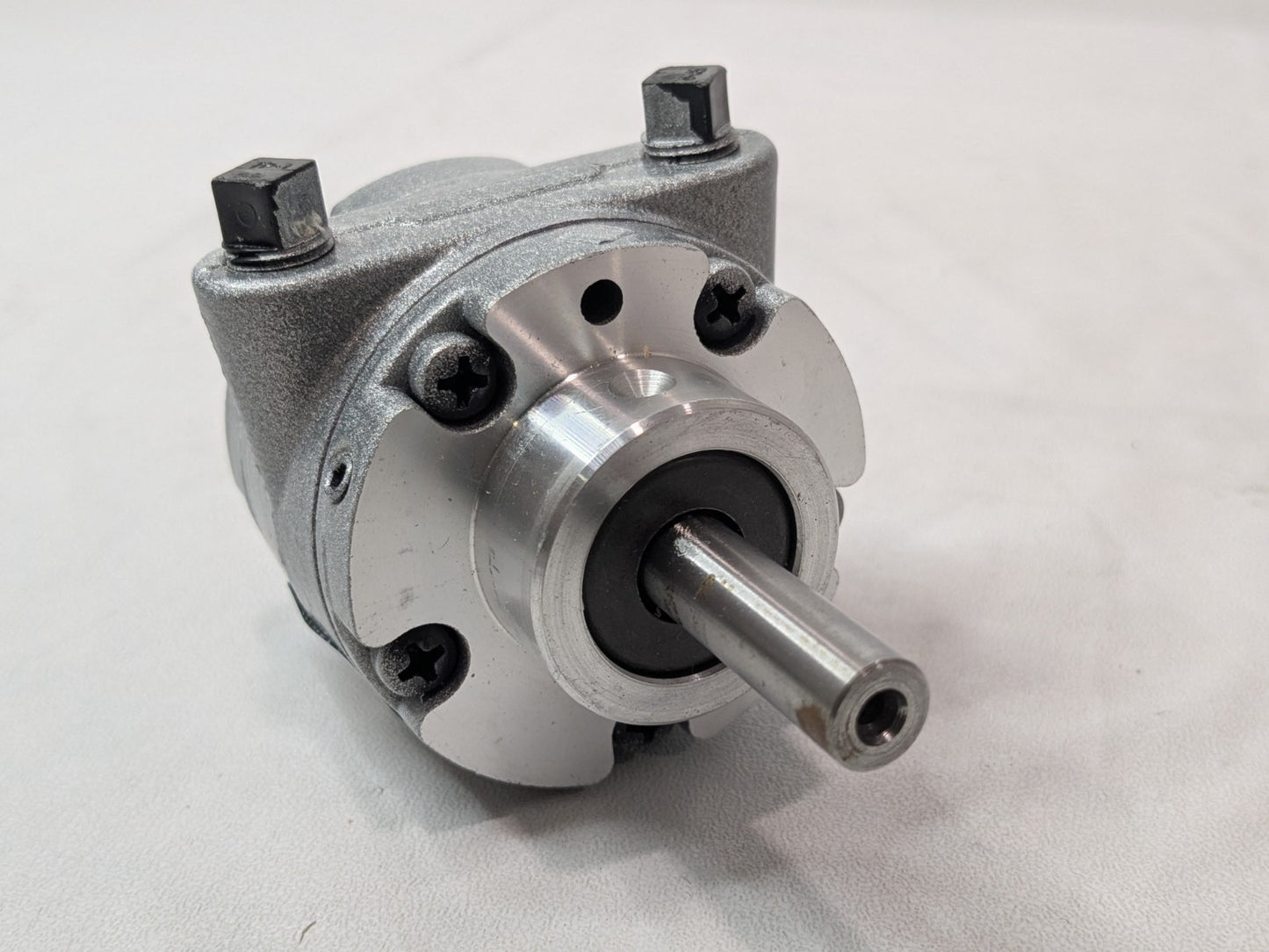 Gast Counterclockwise Hub Air Actuated Motor 0.45 hp 1AM-NCC-12