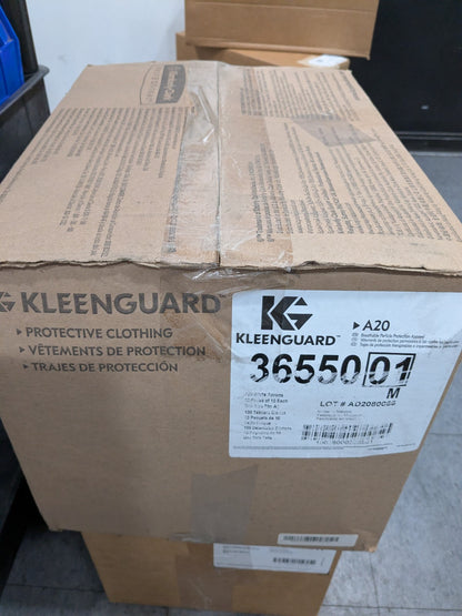 KLEENGUARD 100pk Disposable Bib Apron Sz Universal White  Water Protection 36550