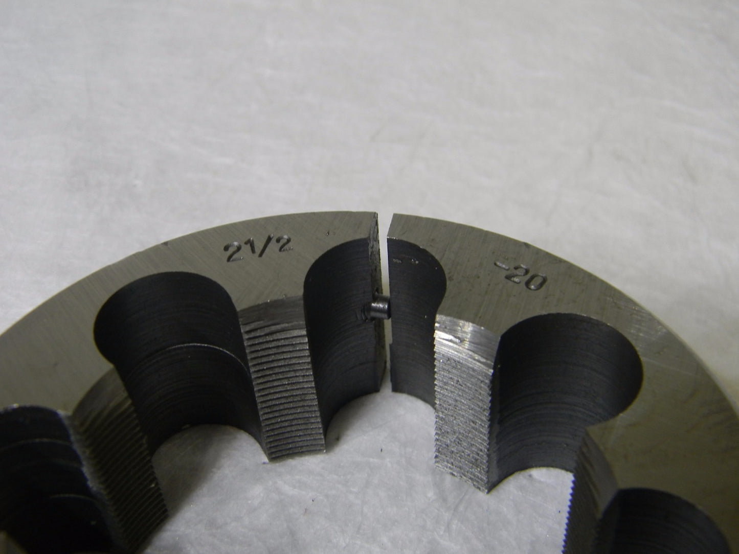 Interstate Adjustable Special Round Split Die 2-1/2 - 20 HSS 4 OD 03949302