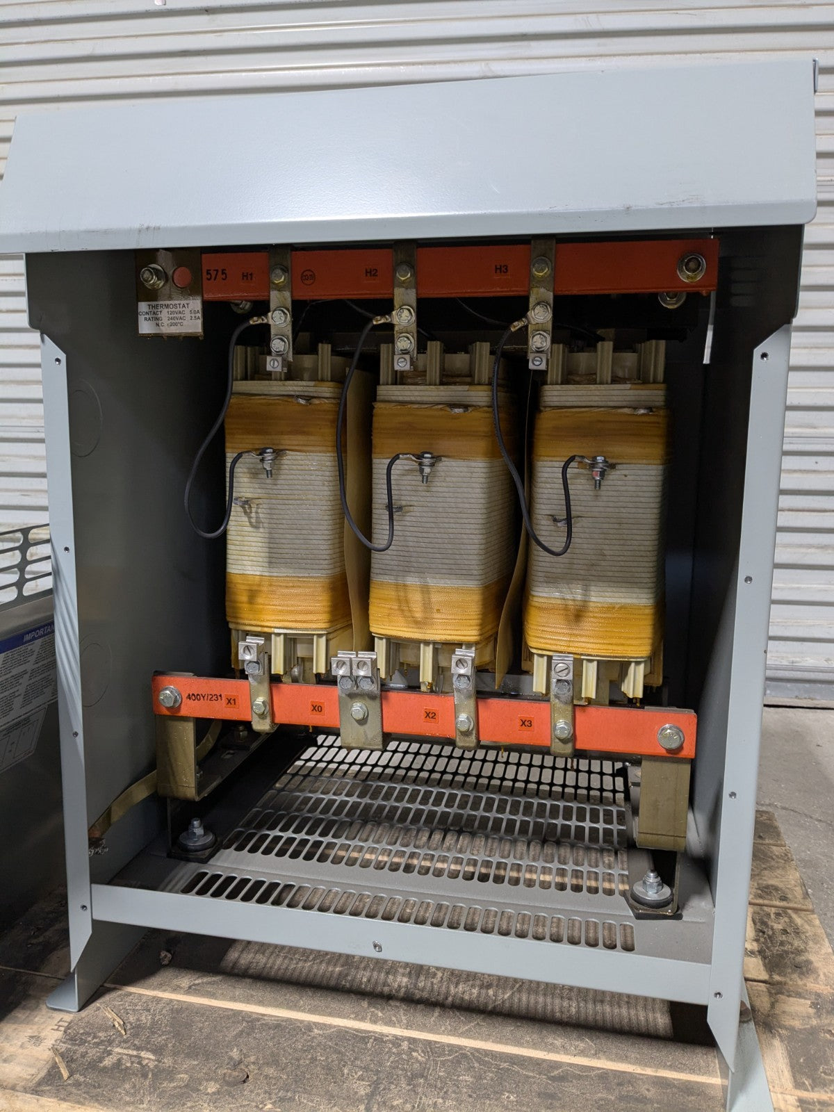 Hammond 51kVA Dry Type Drive Isolation Power Transformer 3 Ph 575V DM051NH