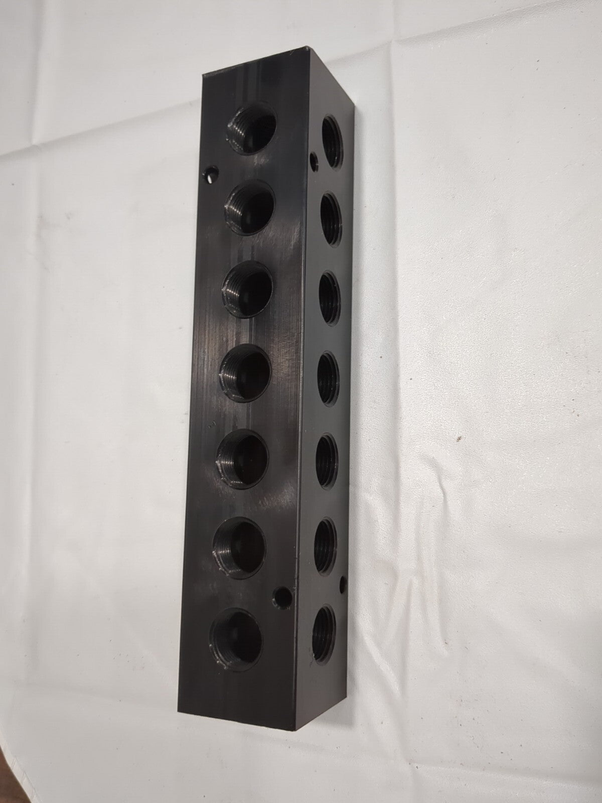 Manifold: 1/2" Inlet, 3/8" Outlet, 2 Inlet Ports, 7 Outlet Ports PCM30