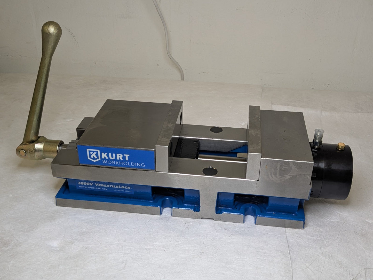 Kurt Hydraulic VersatileLock Machine Vise 6" Jaw Width 6" Opening 3600H
