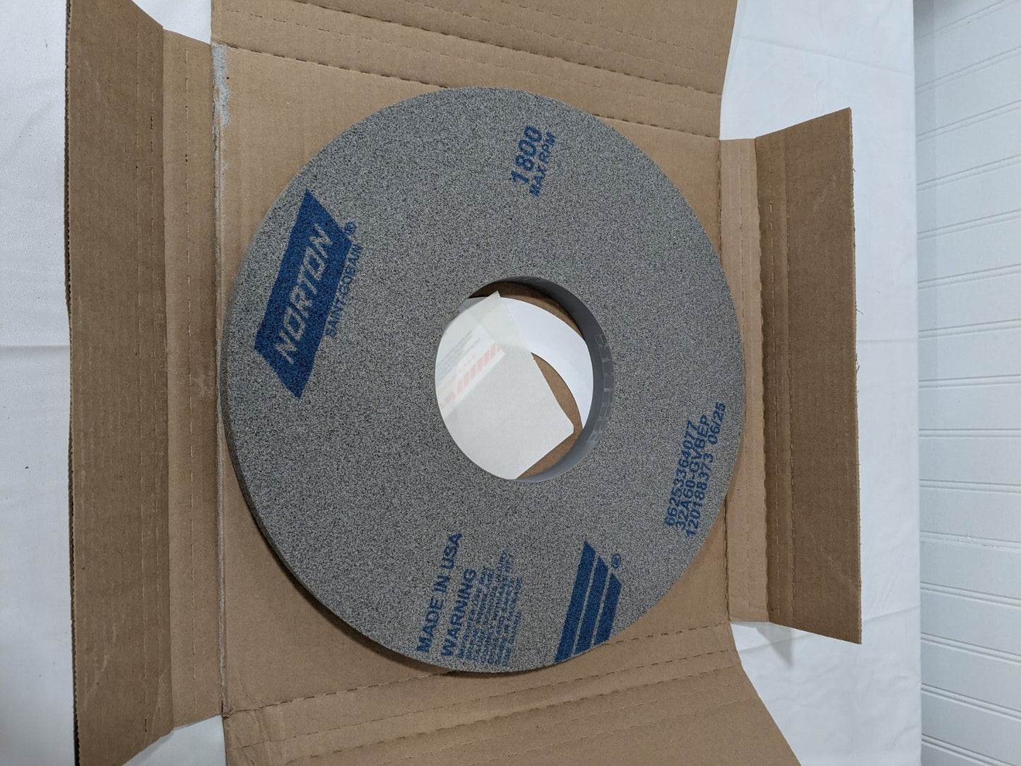Norton Surface Grinding Wheel: 14" Dia, 1" Thick, 5" Arbor, 60 Grit 66253364077