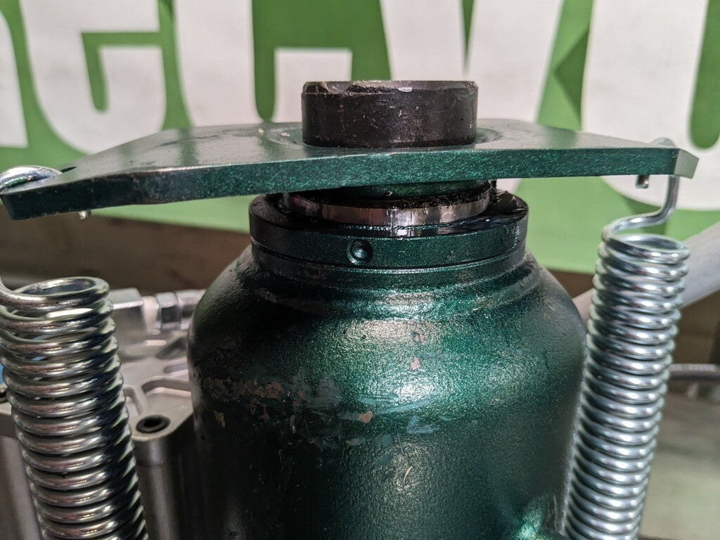 Safeguard Jack Air/Hydraulic Bottle Jack 20 Ton Capacity 61206