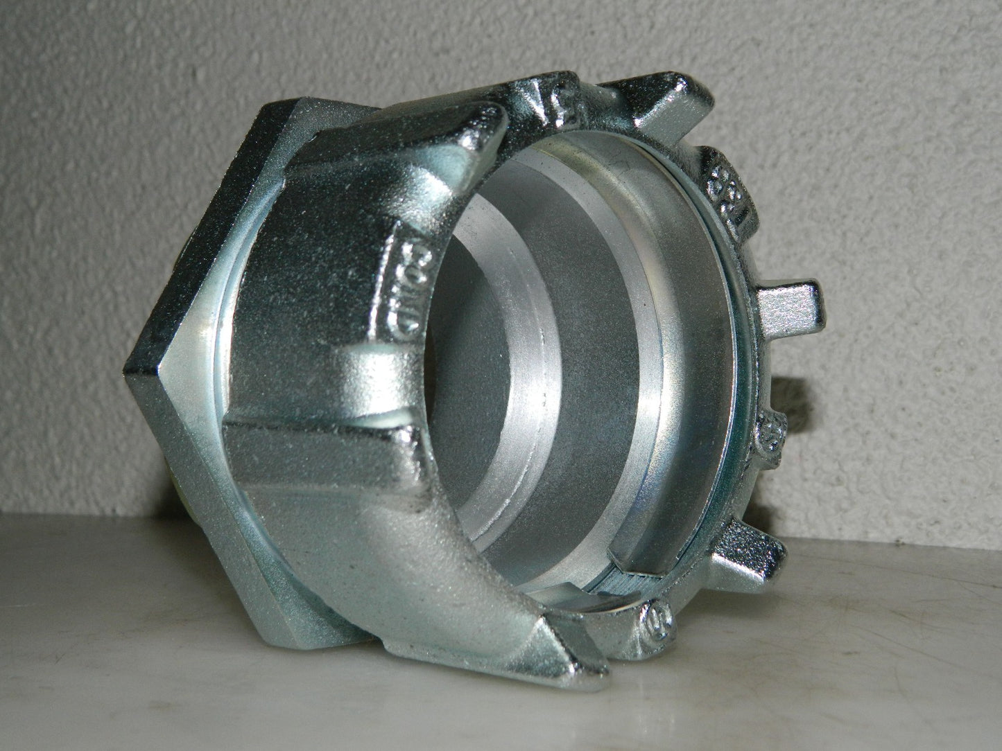 Thomas &amp; Betts Straight Compression (IMC) Connector 3" Trade 8821