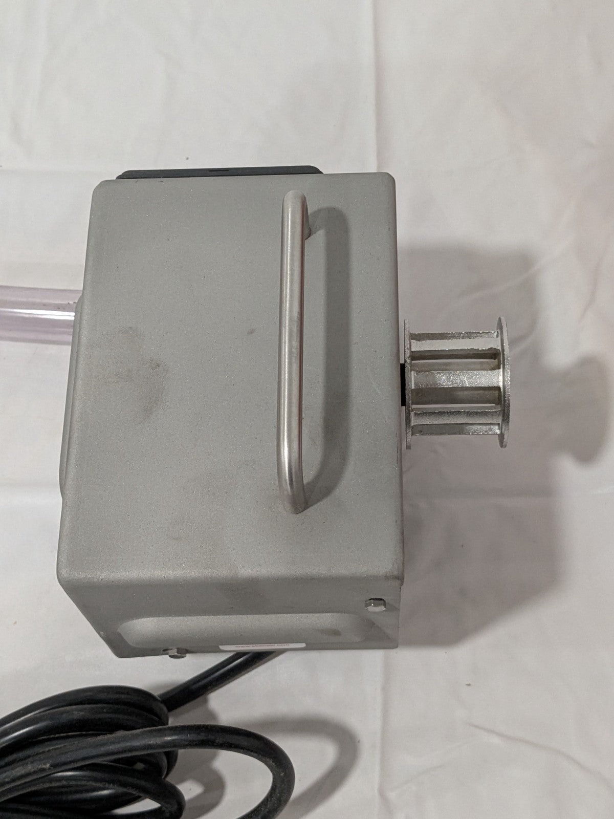 Abanaki Belt Oil Skimmer: 1.00 GPH, 18" Reach, with Motor SMMS1-18