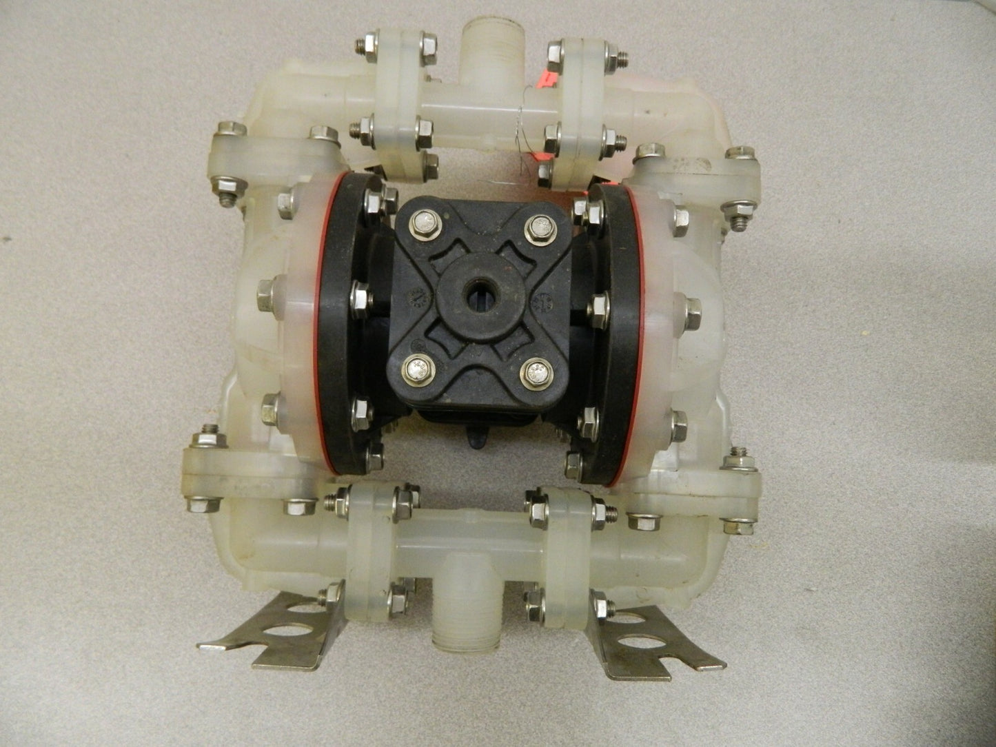 SandPIPER Air Operated Diaphragm Pump 1/2" NPT Nonmetallic S05B2P1TPNS000