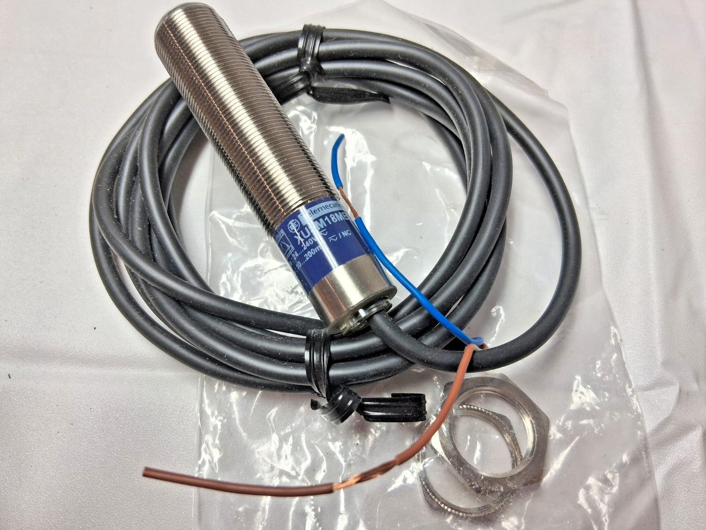 Telemecanique Sensors Photoelectric sensor XU8 BGS Sn 0.12m 24-2 XU8M18MB230