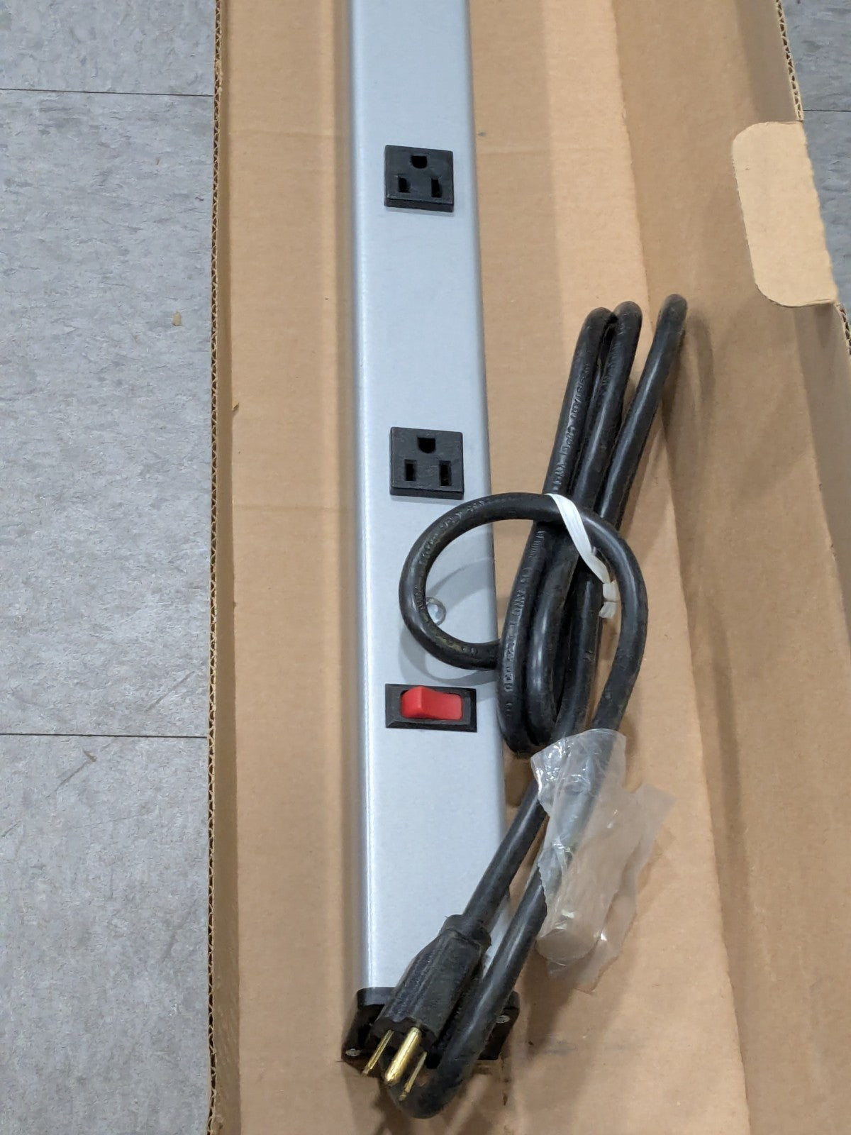 Wiremold Power Outlet Strip 8 Outlets, 120 Volts, 15 Amps, 6' Cord UL401BC