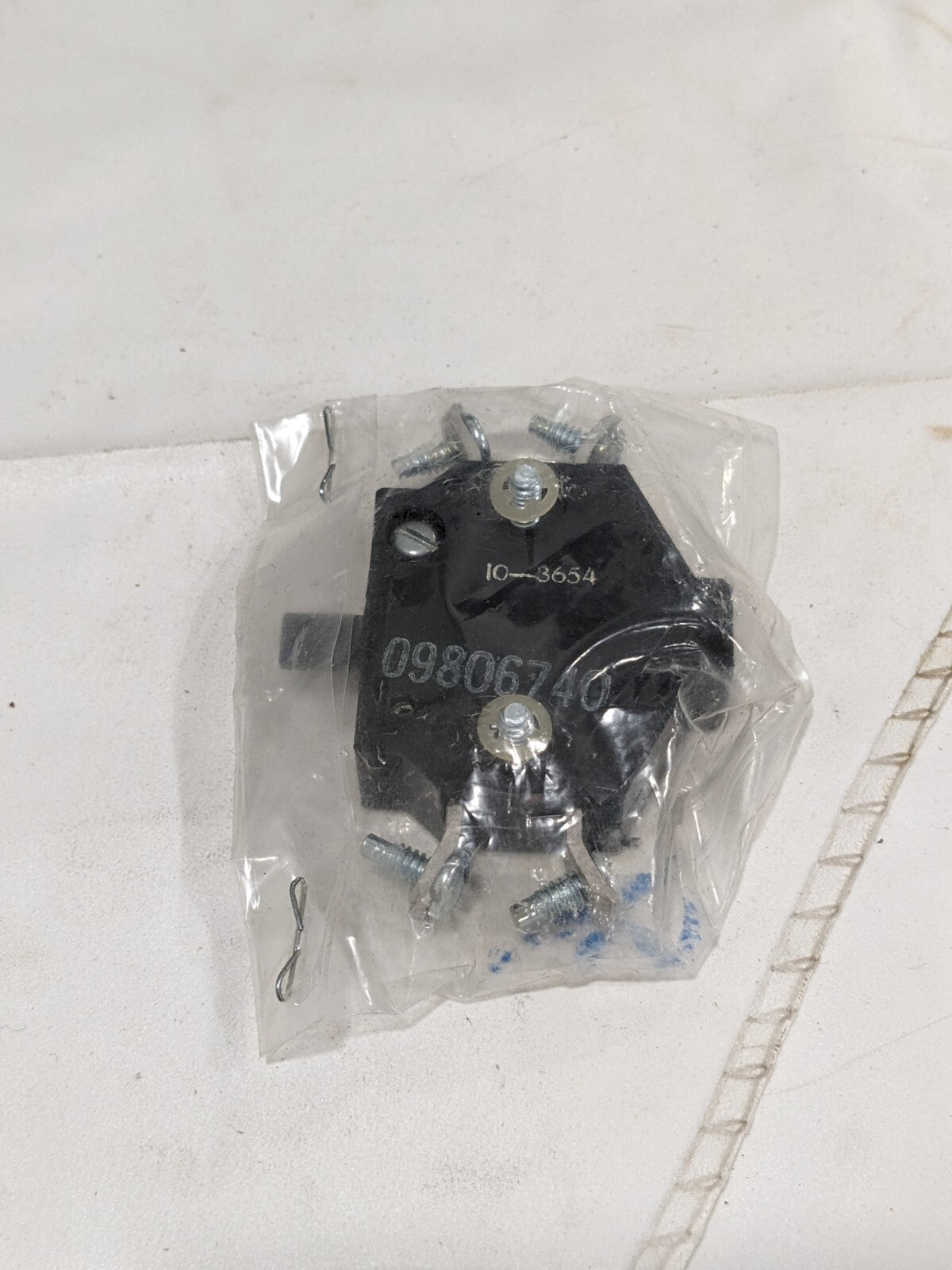 CUTLER HAMMER AUXILIARY CONTACT 3AMP 600VAC 10-3654