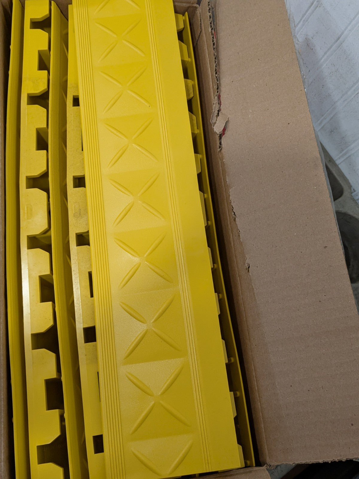 Ergo Advantage Safe-Flex Ramp Edge, Pvc, 4 In W X 18 In L, Yellow, Qty 10 A3-Y
