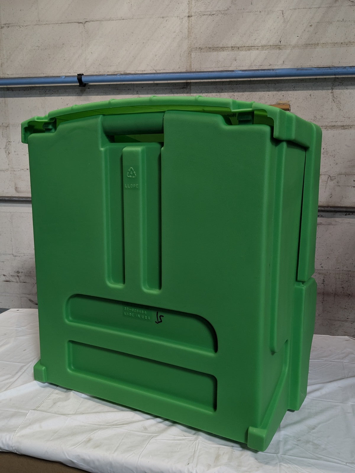 Honeywell Fendall Pure Flow 1000 Emergency Eyewash Station 7 Gallon 0.4 GPM
