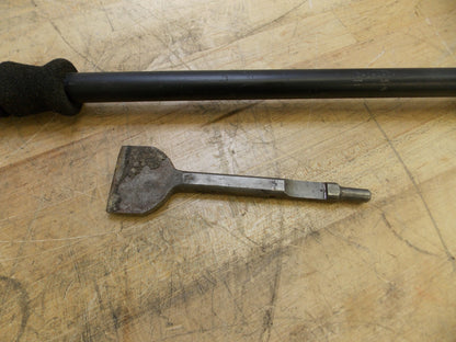 Universal Tool Pneumatic Scaling Hammer 4600 BPM 1-1/8" Stroke UT8630LI REP