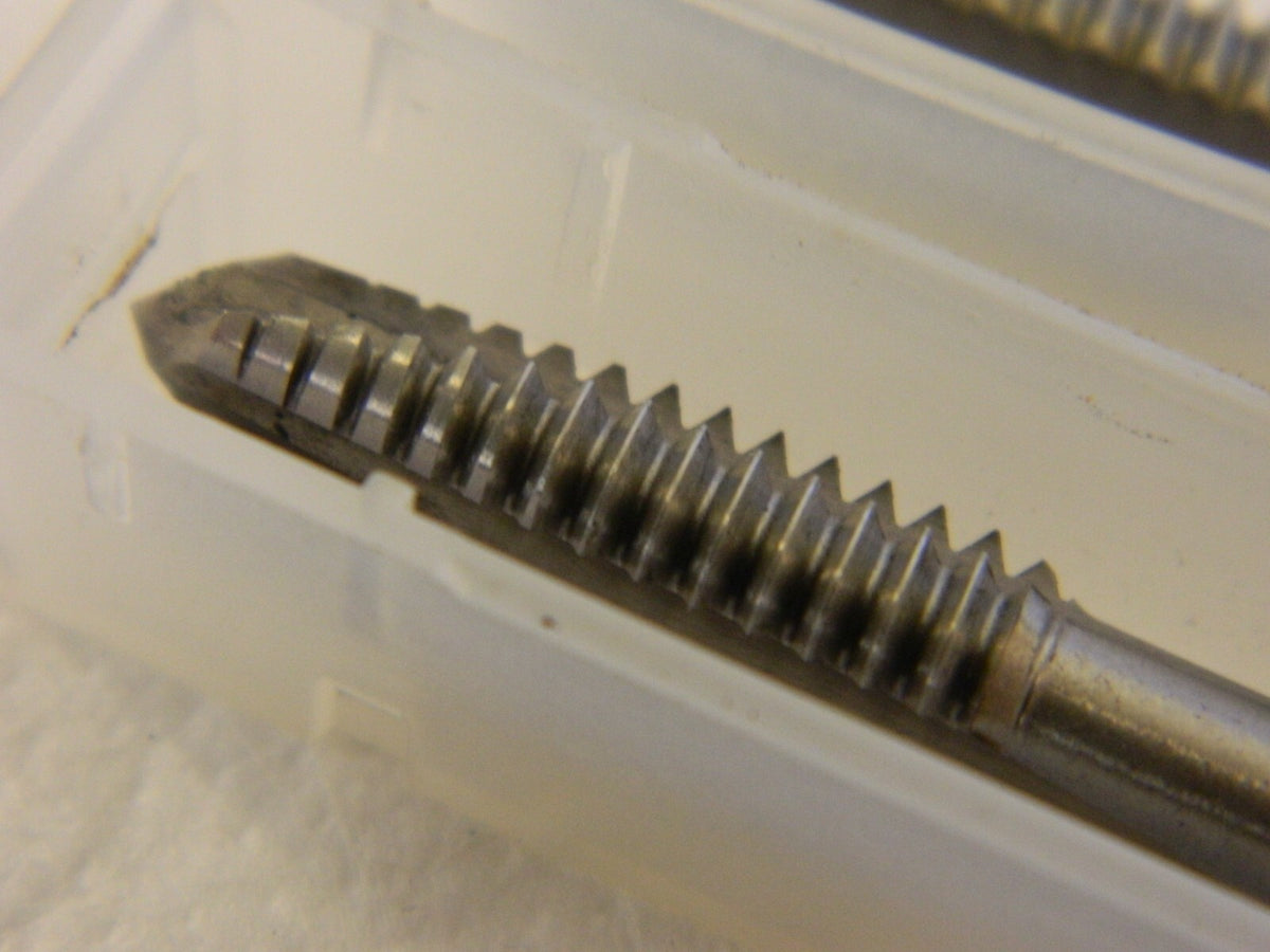 CLEVELAND Spiral Point Taps qty2 : 5/16-18 UNC 3Fl HSS C57153