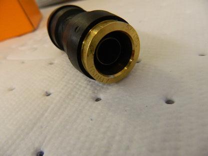 LEGRIS Push-To-Connect Tube to Tube Tube Fitting Union, 3/8 x 1/4" OD 3106 60 56