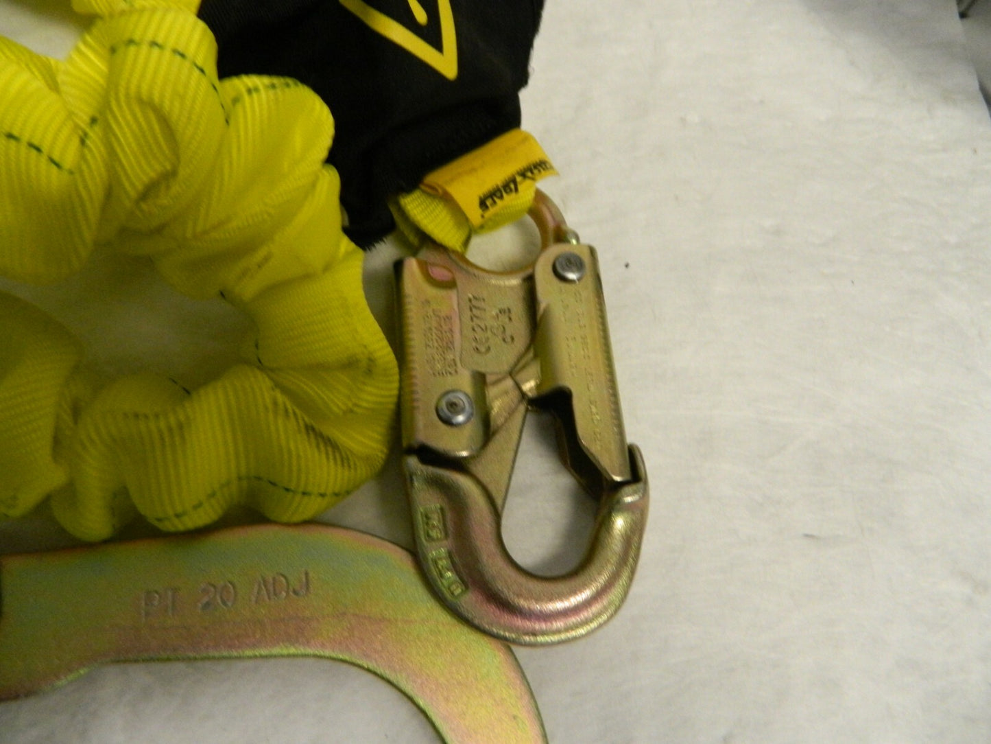 PRO-SAFE 6' Long, 350 Lb Capacity, 1 Leg Locking Snap Hook Harness PS-SA-LN