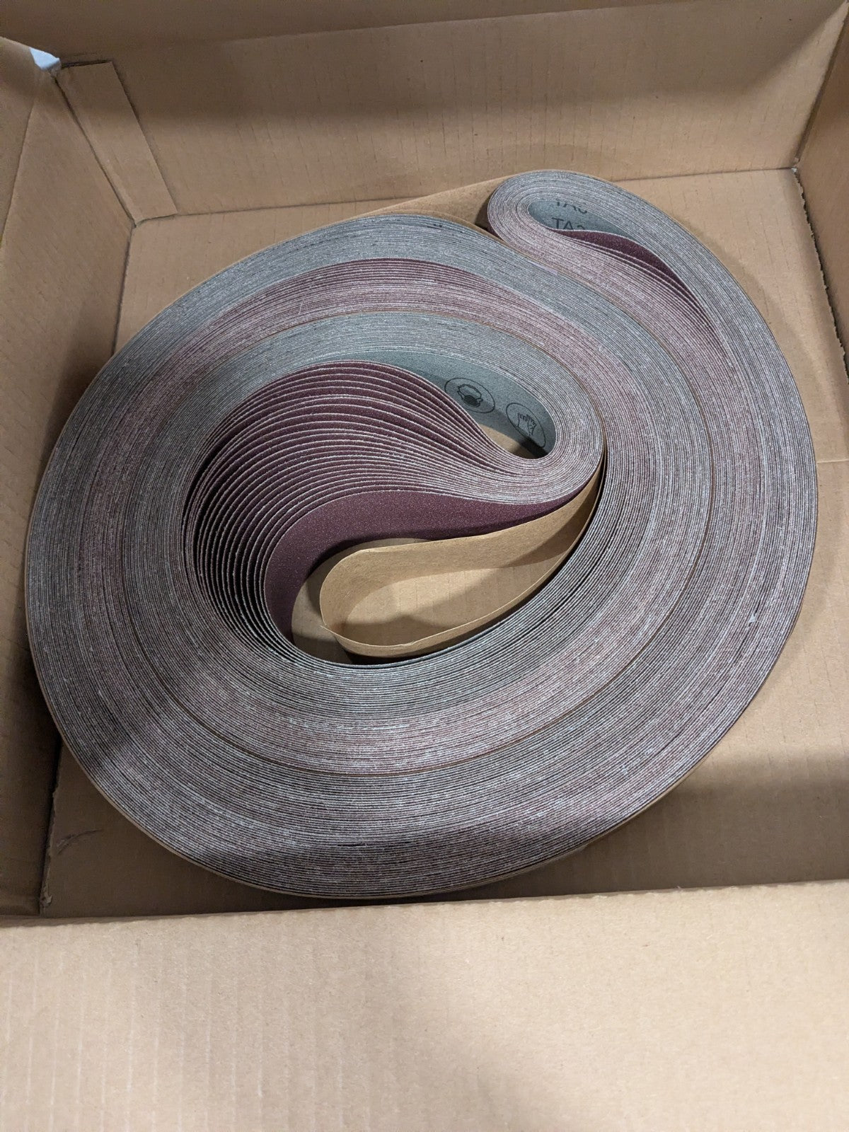 3M Abrasive Belt: 2" Wide, 132" OAL, 80 Grit, Aluminum Oxide Qty 25 7010327297