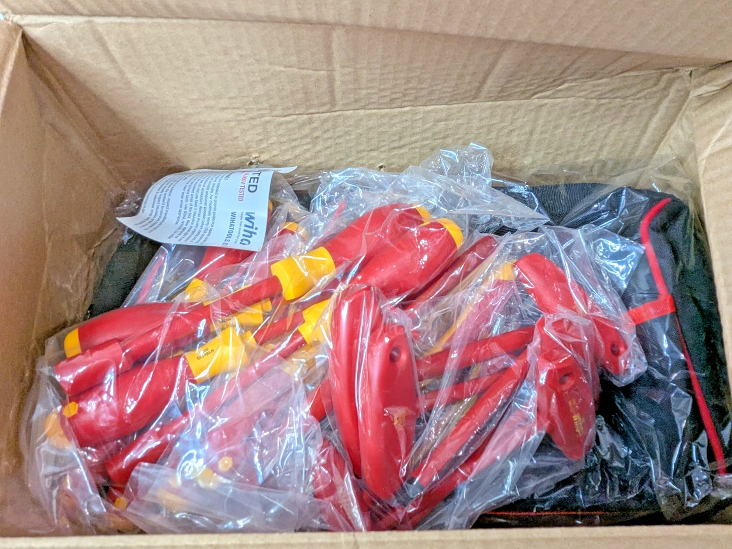Wiha Tools 22 Piece Insulated Pliers & Screwdrivers Set w/Bag 32973