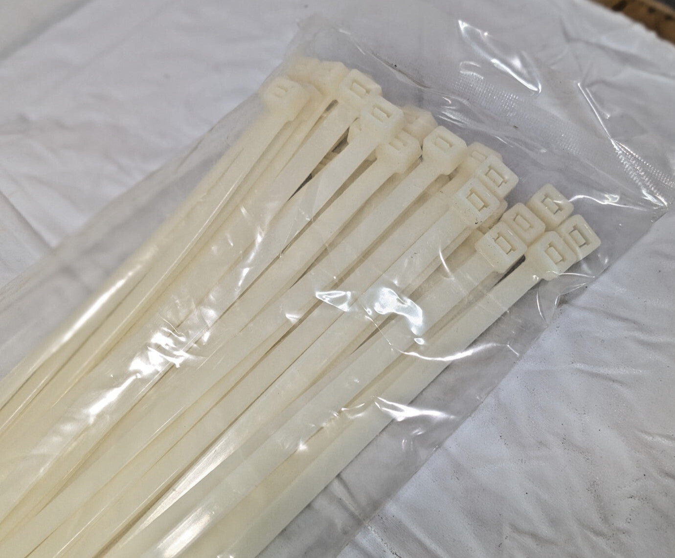 PACK OF 50 Thomas & Betts 28" Heavy Duty Cable Ties Indoor Use L-28-120-9-L