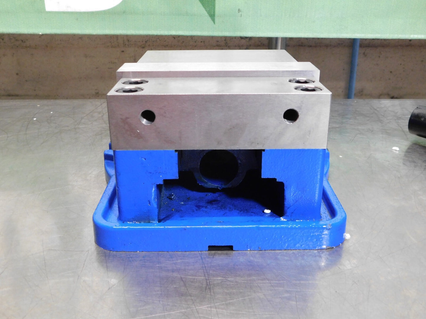 Pro-Grade Horizontal Machine Vise 6" Jaw Width Stationary Base 428-7268