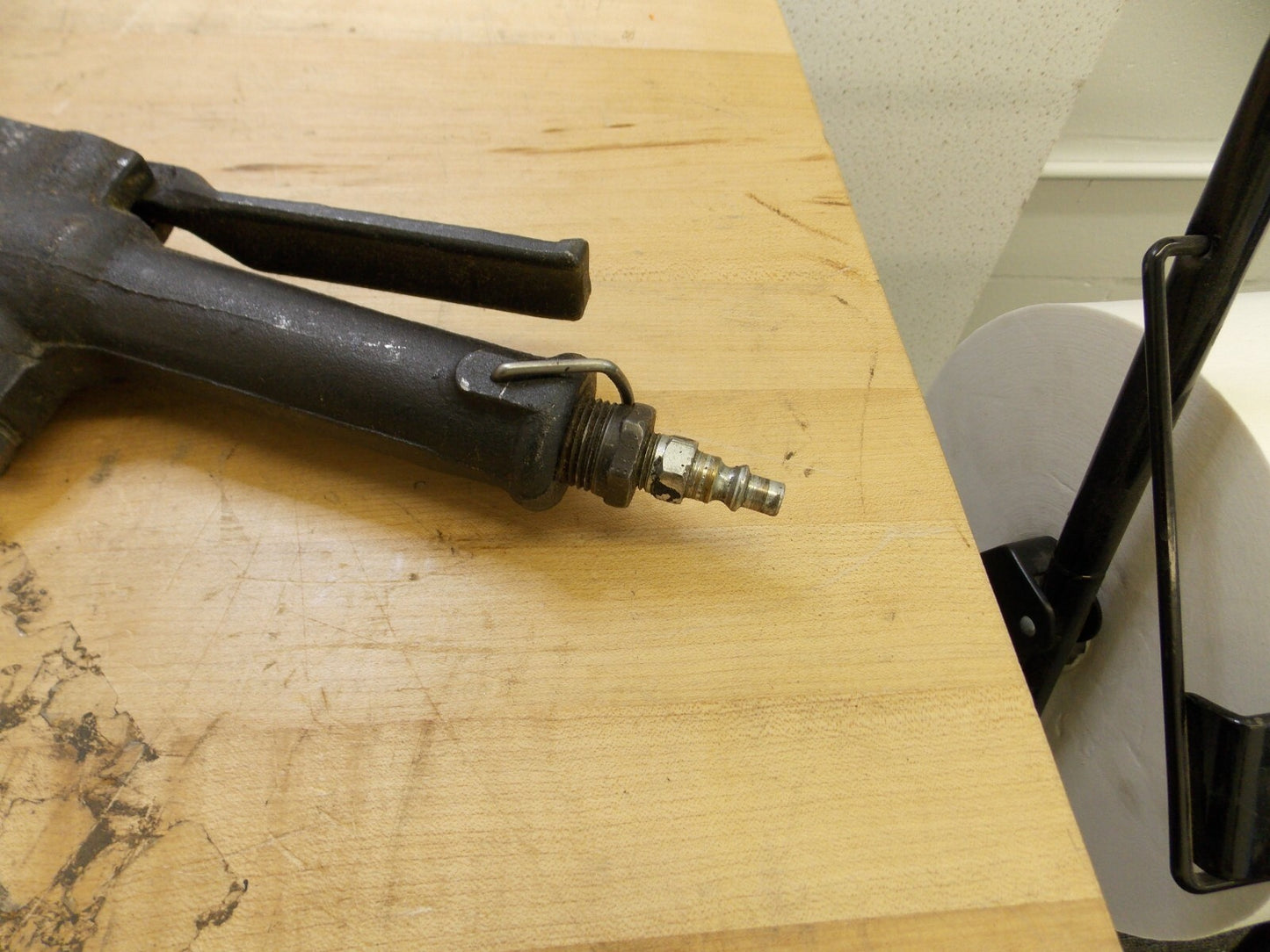 Universal Tool Pneumatic Scaling Hammer 4600 BPM 1-1/8" Stroke UT8630LI REP