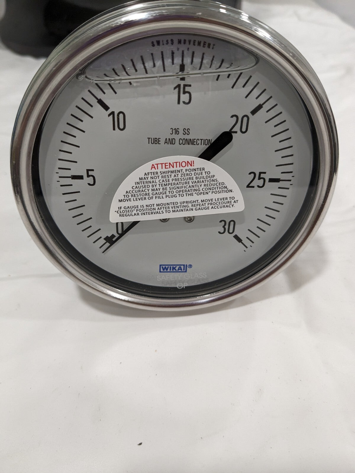 WIKA Pressure Gauge: 4" Dial, 30 psi, 1/2" Thread, Lower Back Mount 98