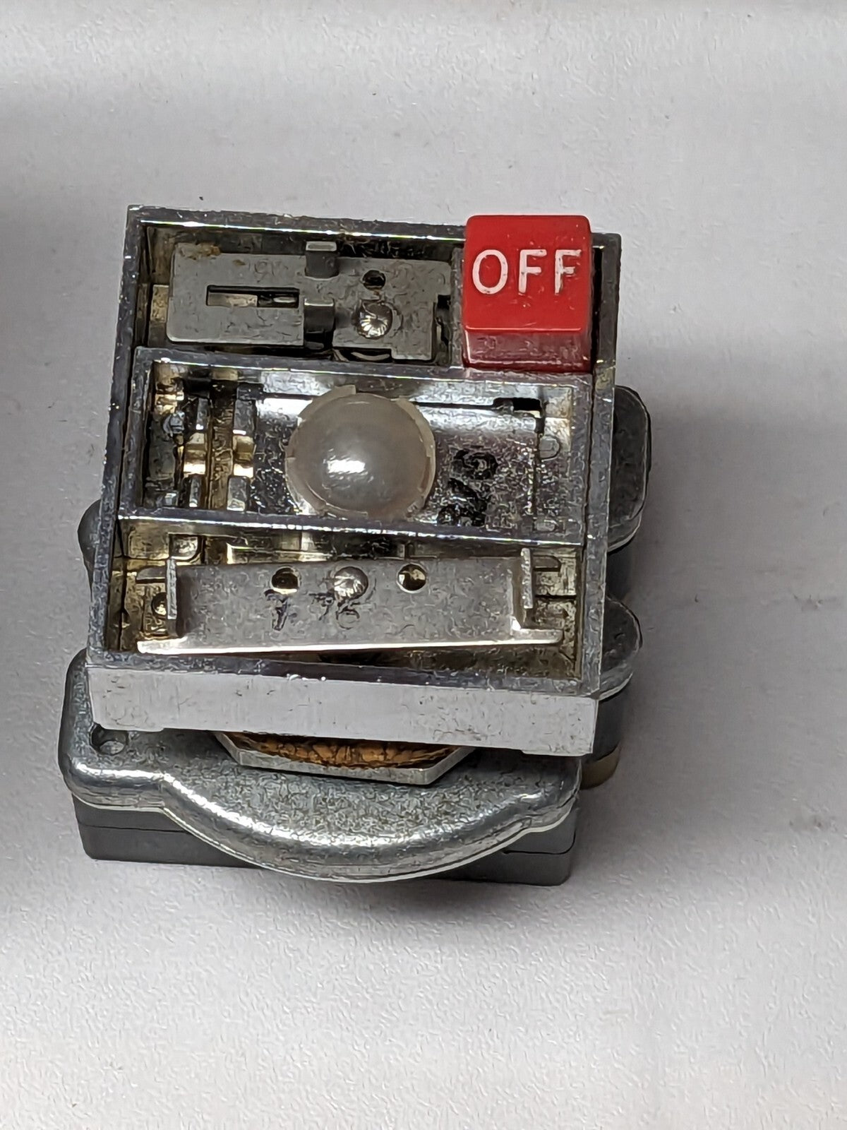 CUTLER-HAMMER COMPACT PUSHBUTTON OPERATOR W/INDUSTRIAL LIGHT E30FF