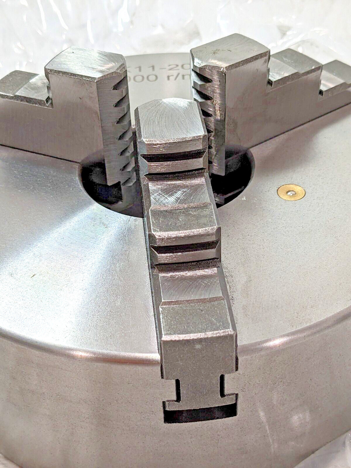 3-Jaw Self-Centering Manual Lathe Chuck 8" Dia Plain Back Mount K11-200 429-3008