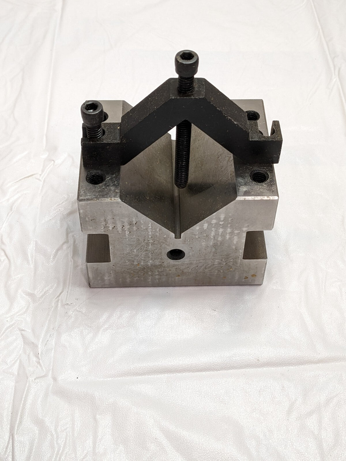 V-Block 2-1/4" Max Cap., 90° V Angle, 4" OAL, 3" OAW, 3" OAH 00325530 INCOMPLETE