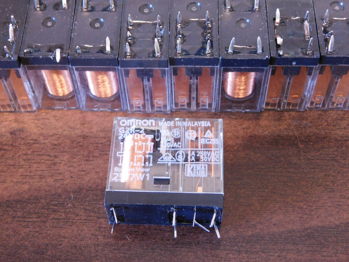 Omron PCB General Purpose Relay DPDT 24CDC Semi-Sealed - LOT OF 100 G2R-2-DC24