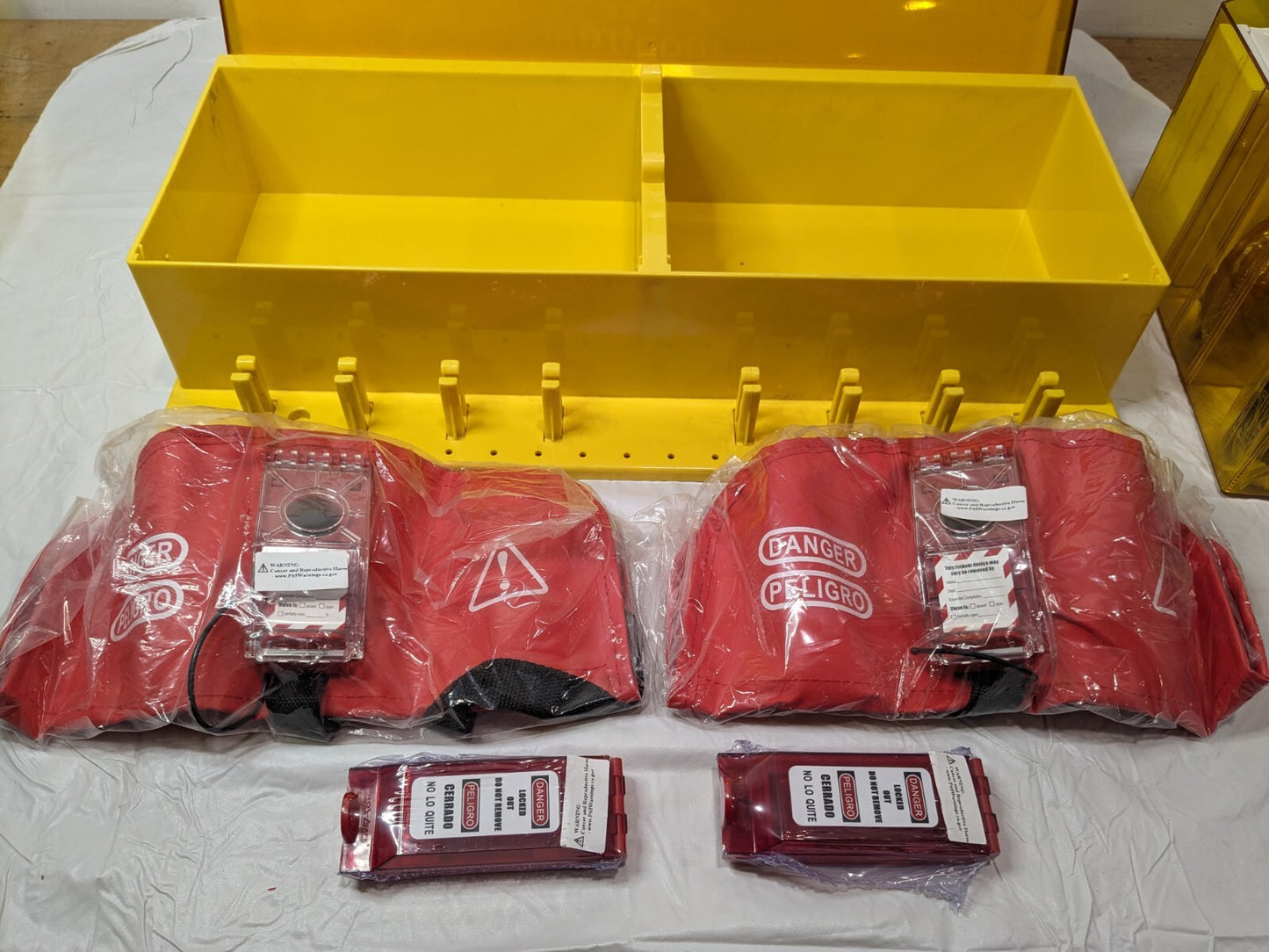 PRO-SAFE Electrical & Valve Lockout Station Polycarbonate BD-B1100 BROKEN CASE