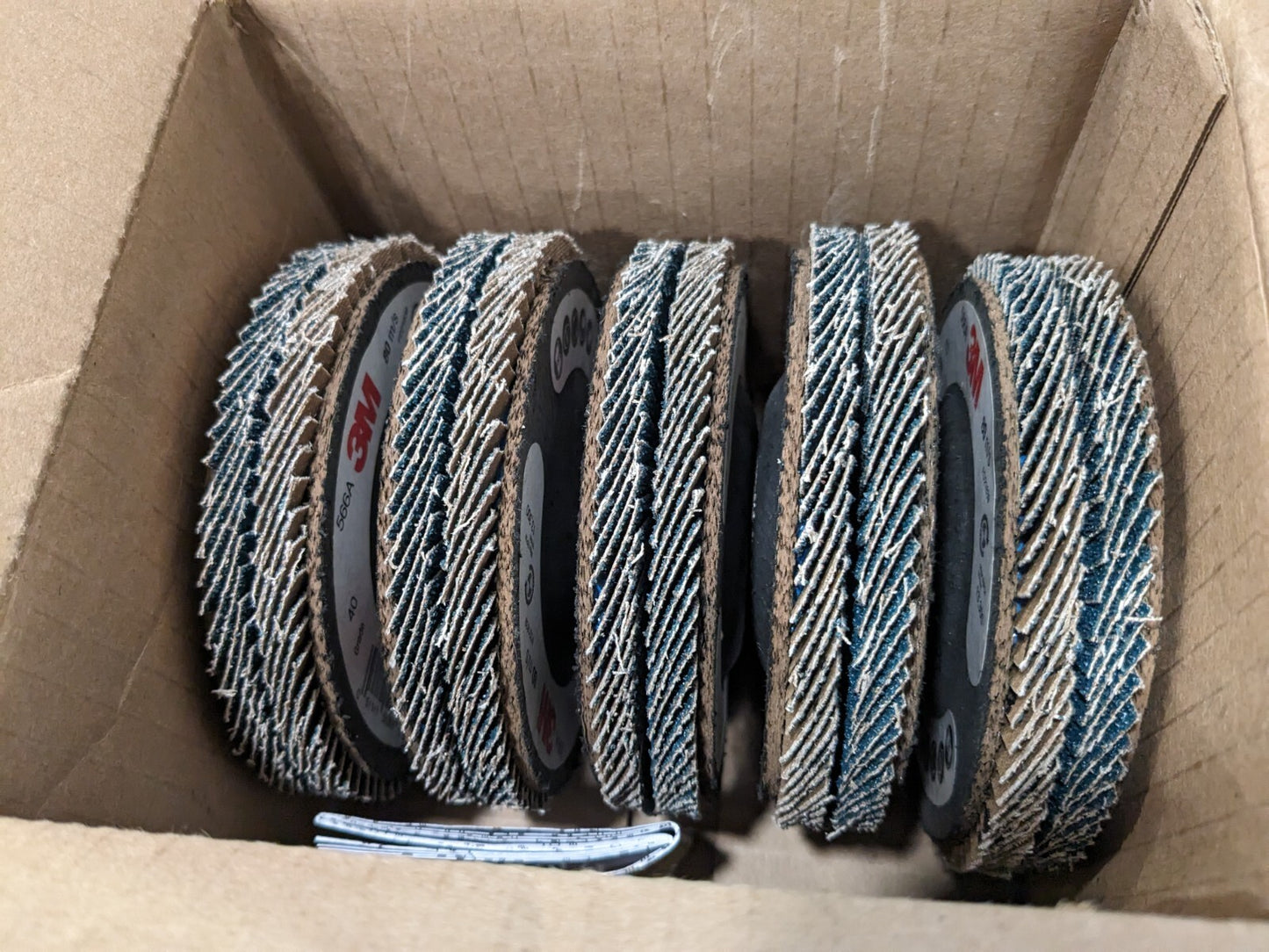 3M 4-1/2" x 7/8" 40 Grit 566A T27 Flap Disc Pack of 10 7000148170