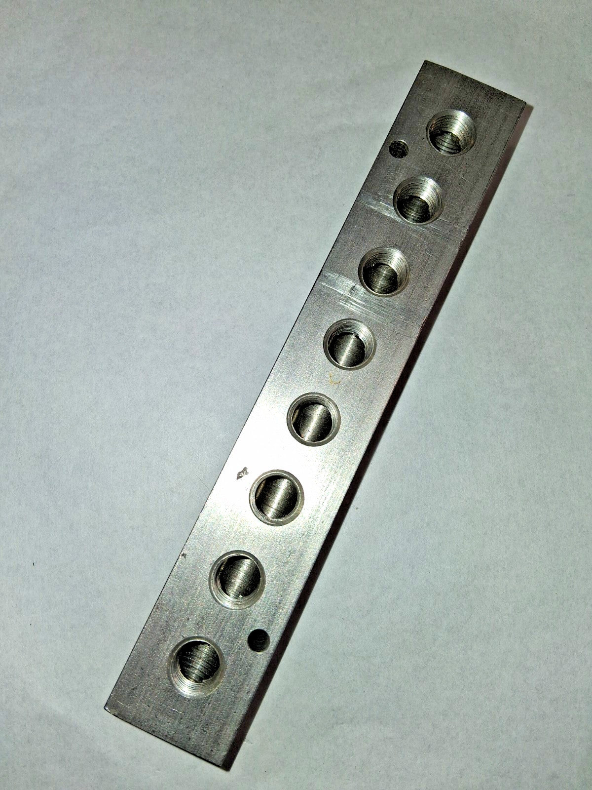 Manifold 3/8" Inlet 1/4" Outlet 2 IP 8OP 7.63" OAL 1.25" OAW 1-1/4" OAH SS08M125