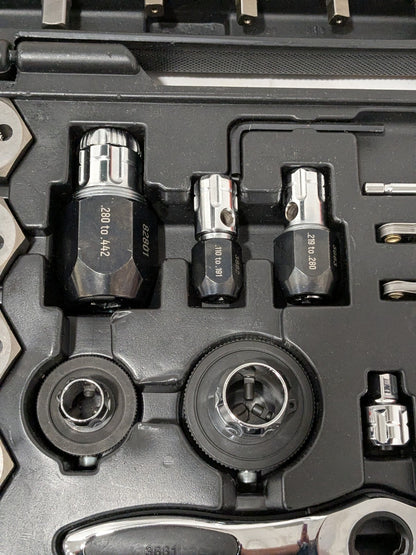 GEARWRENCH 109 Pc. SAE & Metric Ratcheting Tap and Die Set INCOMPLETE 82812