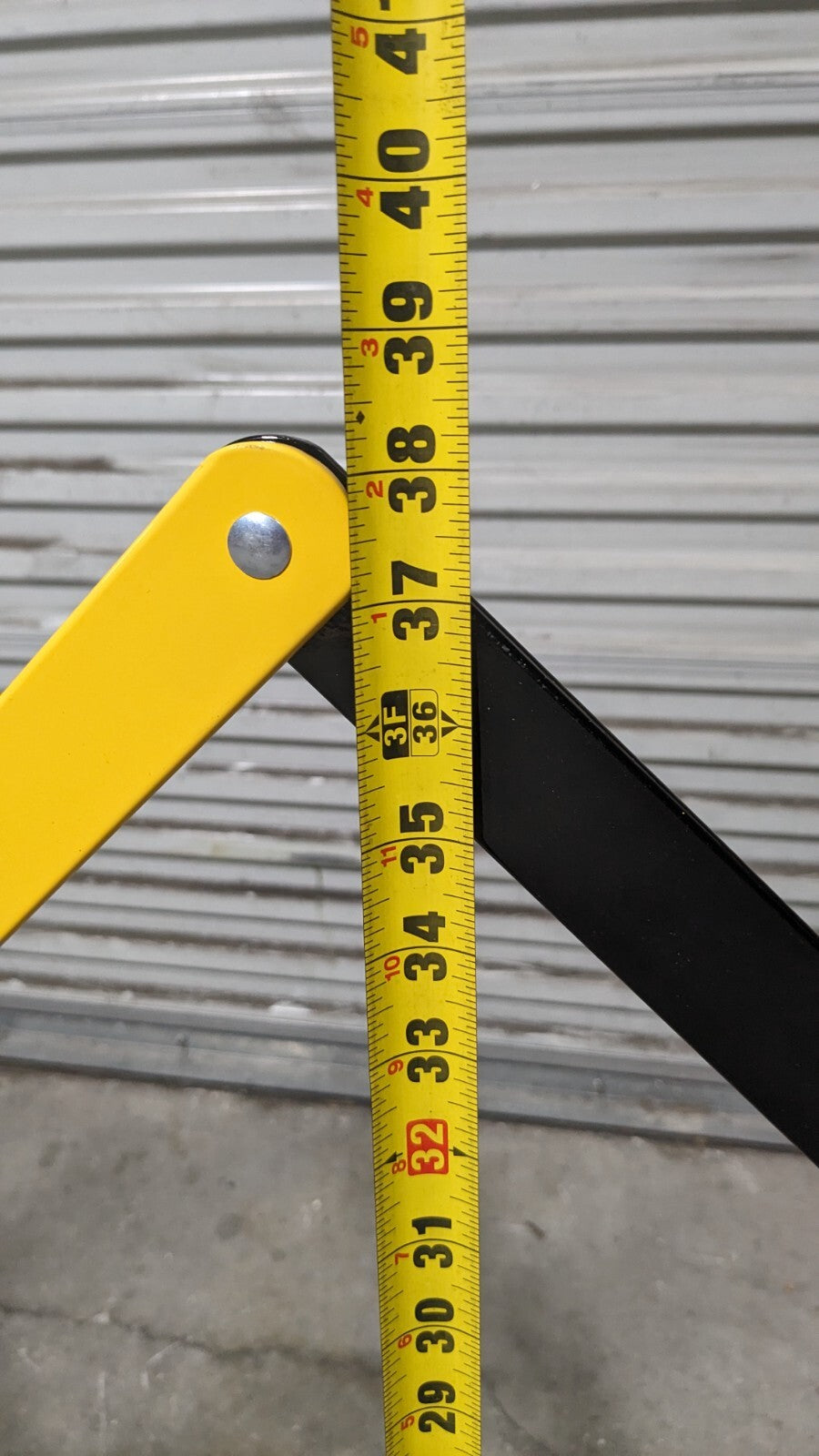 Expandable Barricade 37 x 11' Aluminum & Steel Frame Black & Yellow Aluminum