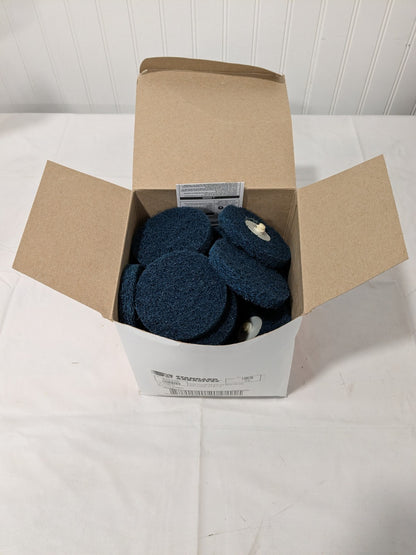 SA Quick-Change Disc: Type R, 3" Dia, AO, Non-Woven Box of 25 7100074872