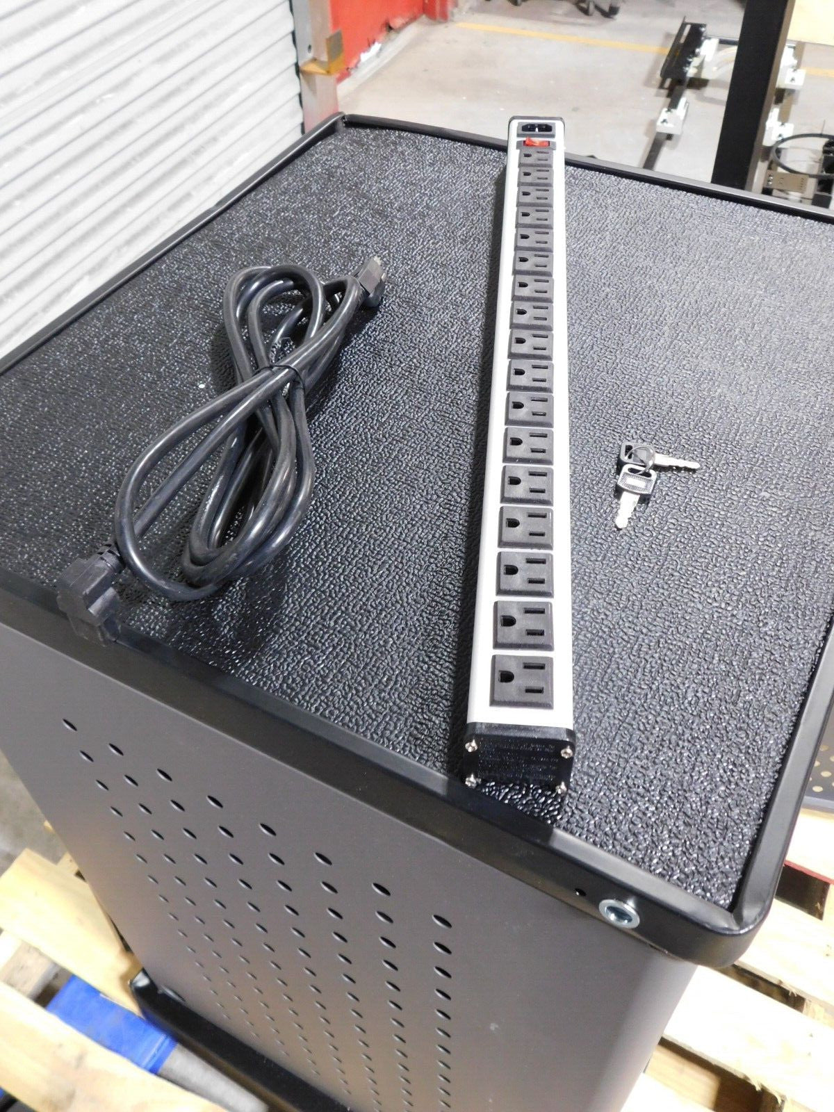 Oklahoma Sound 32-Device Duet Charging Cart 38" x 28" x 22" DCC P