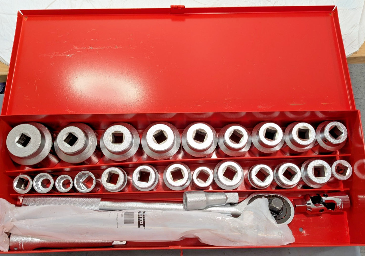 Proto 29 Piece 3/4″ Drive Socket Set 12 Point w/Metal Box J55104A