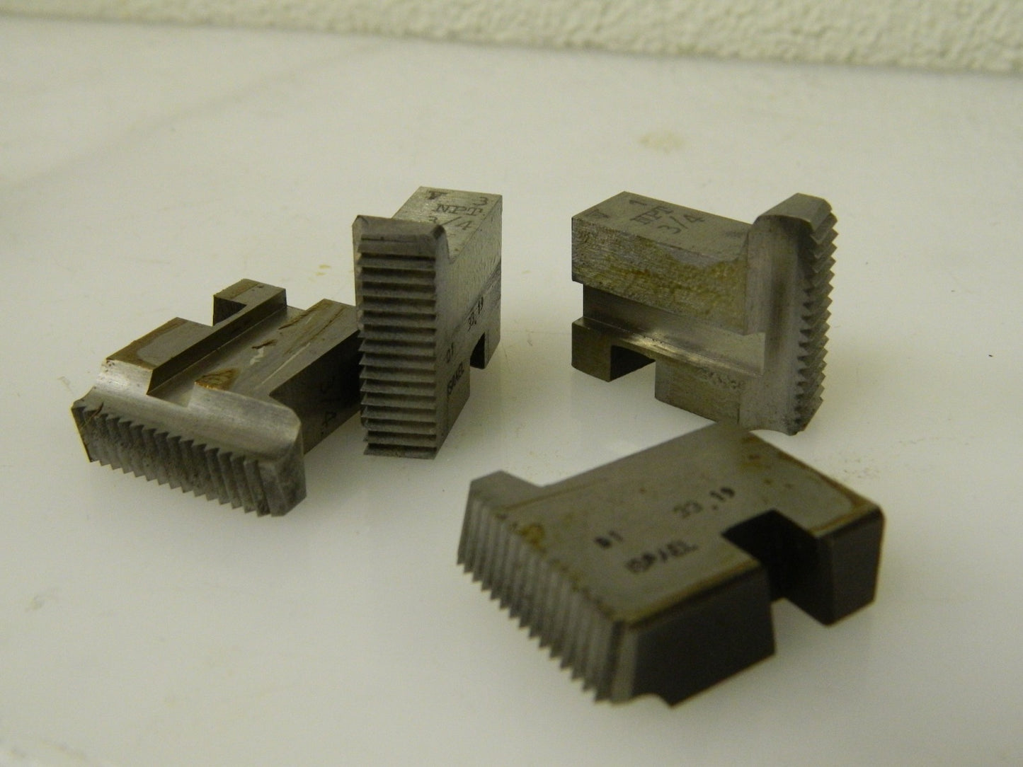 Vardex Thread Chasers 3/4-14 Thread Size Right Hand  QTY 4 05309323