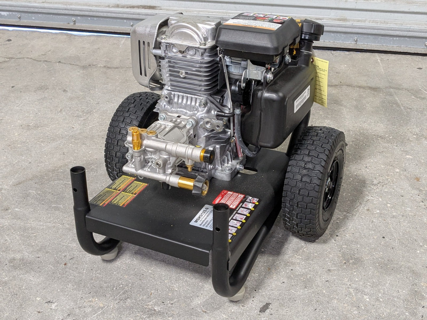 Simpson MegaShot Gas Pressure Washer 2.5 GPM 5.2 HP 3200 PSI Max. Missing Parts