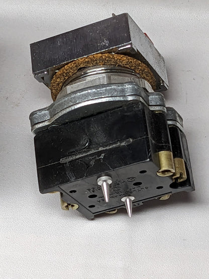 CUTLER-HAMMER COMPACT PUSHBUTTON OPERATOR W/INDUSTRIAL LIGHT E30FF