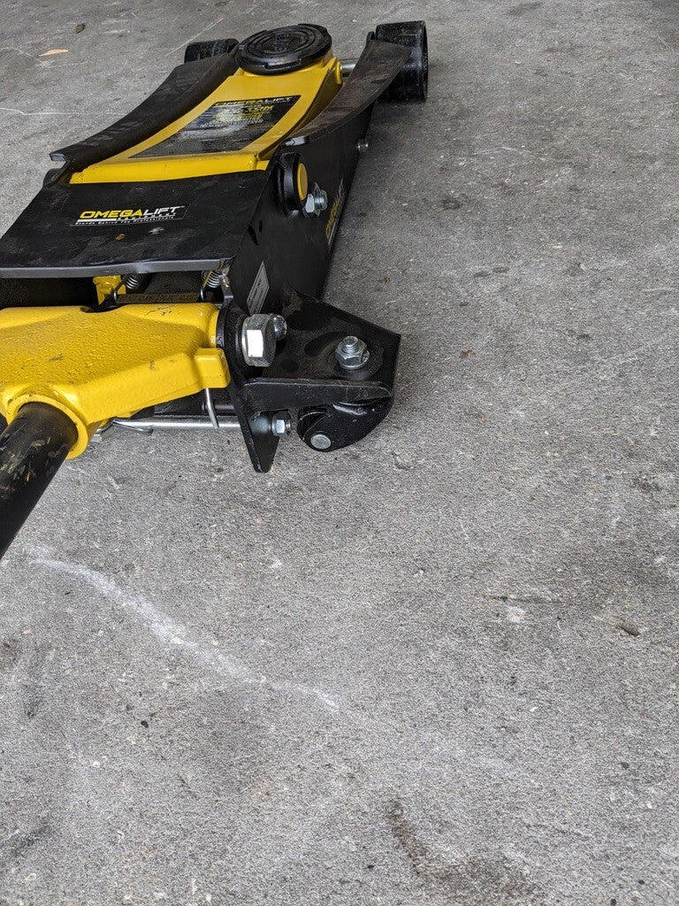 OMEGA LIFT EQUIPMENT 3.5 Ton Capacity Service Floor Jack 29038