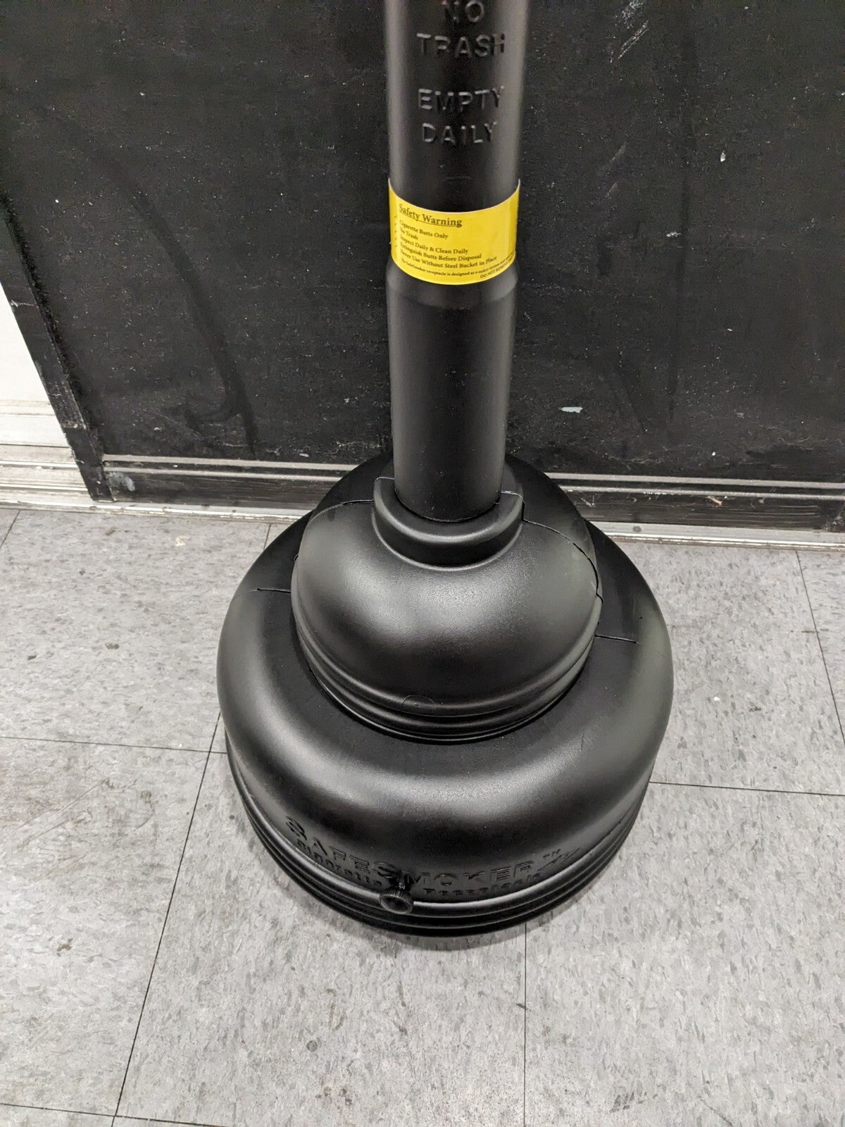 EAGLE 5 Qt Polyethylene Cigarette & Cigar Receptacle 1206BLACK