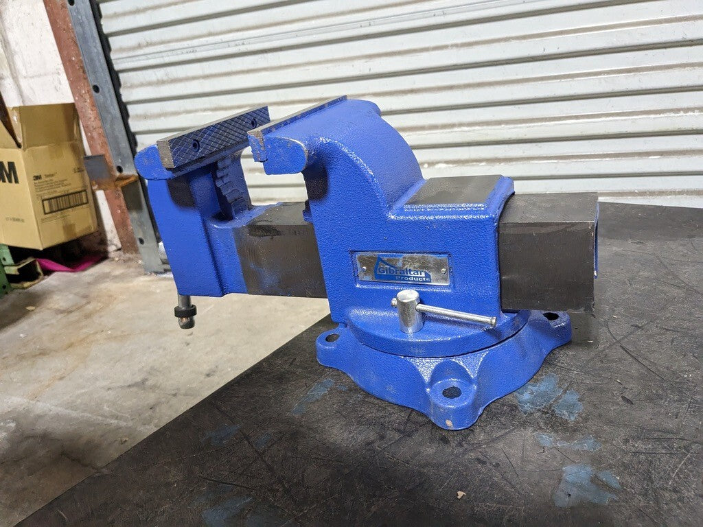 GIBRALTAR Vise:  Bench & Pipe Combination Swivel Vise