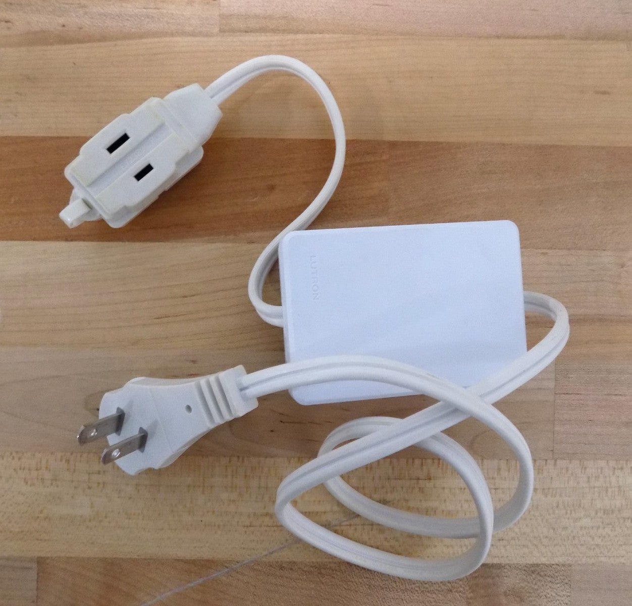 Lutron Maestro Three Receptacle Wireless Lamp Dimming Module MRF2-3PD-3-WH