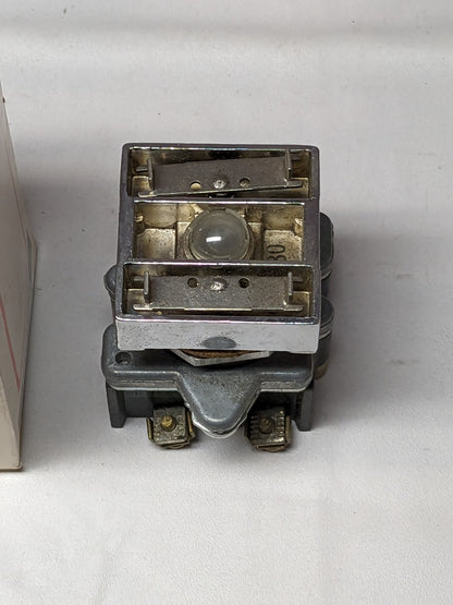 CUTLER HAMMER COMPACT PUSHBUTTON OPERATOR W/IND LIGHT 240V 60HZ E30EB